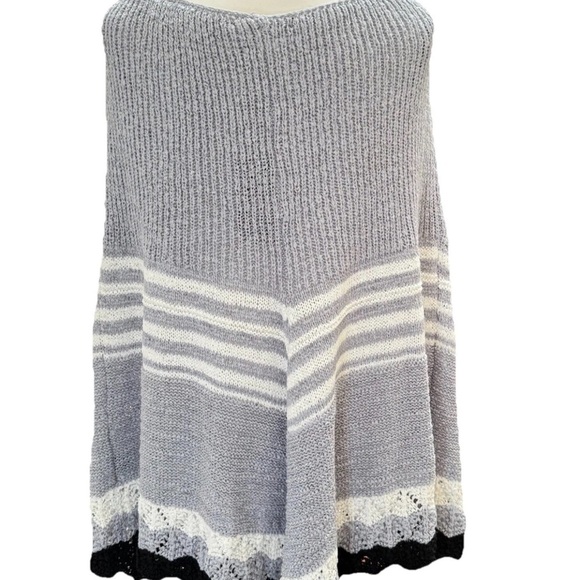 Vertigo Poncho Cape Shawl Gray Black Knit Lace Pom Pom Boho Cottagecore XL NWT - Picture 2 of 8